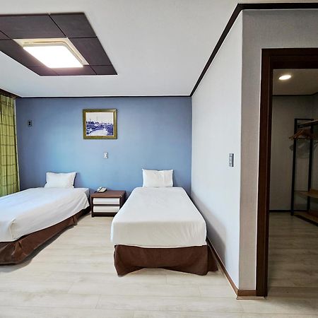 Sea Cliff Hotel Jeju Esterno foto