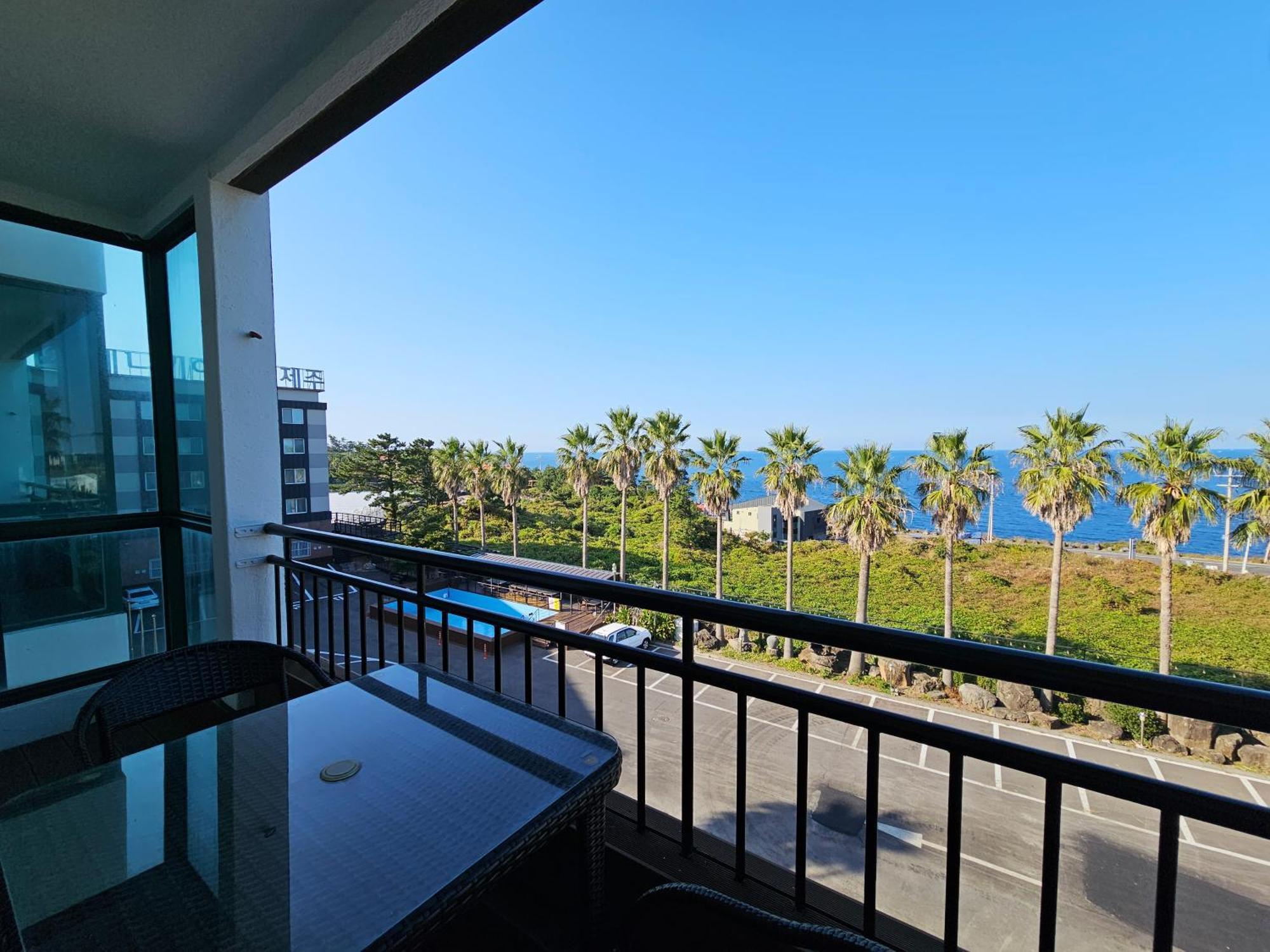Sea Cliff Hotel Jeju Esterno foto
