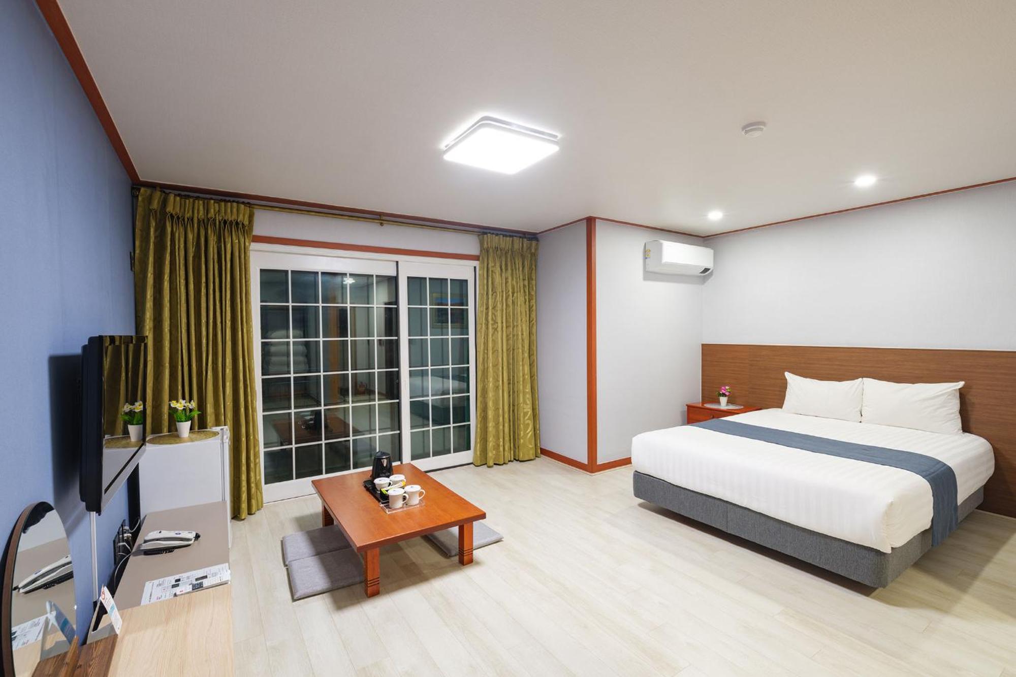 Sea Cliff Hotel Jeju Esterno foto