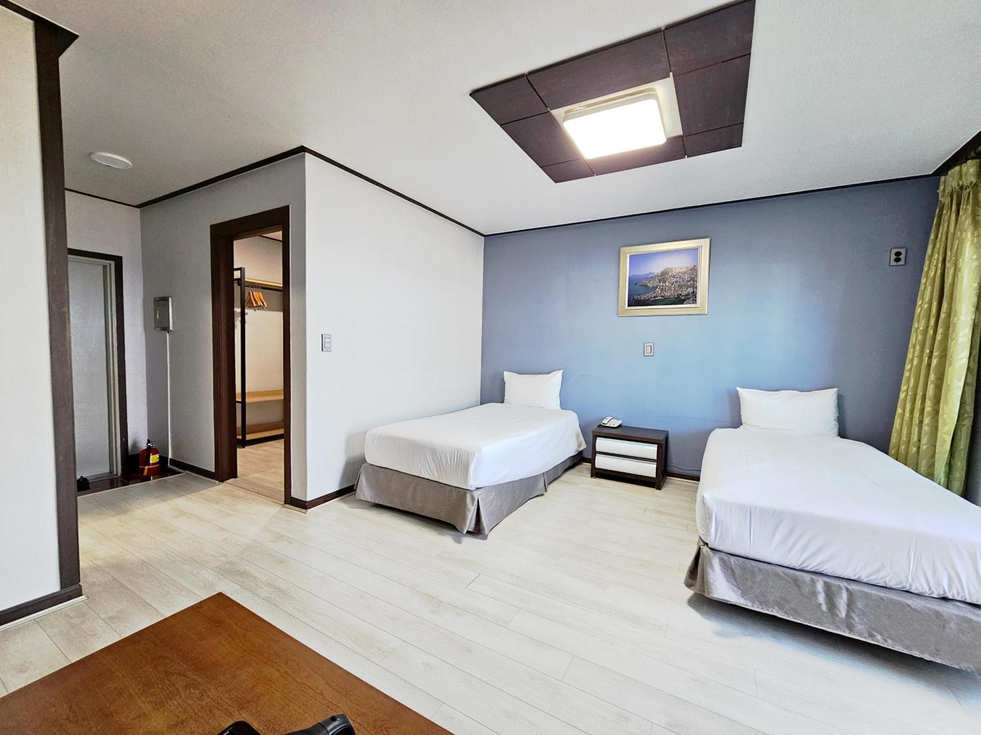 Sea Cliff Hotel Jeju Esterno foto